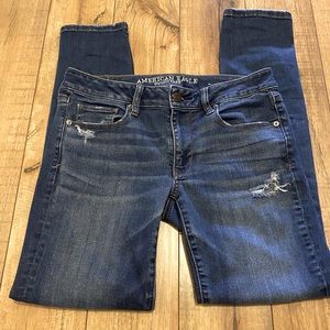 American Eagle sz 6 skinny distressed jeans